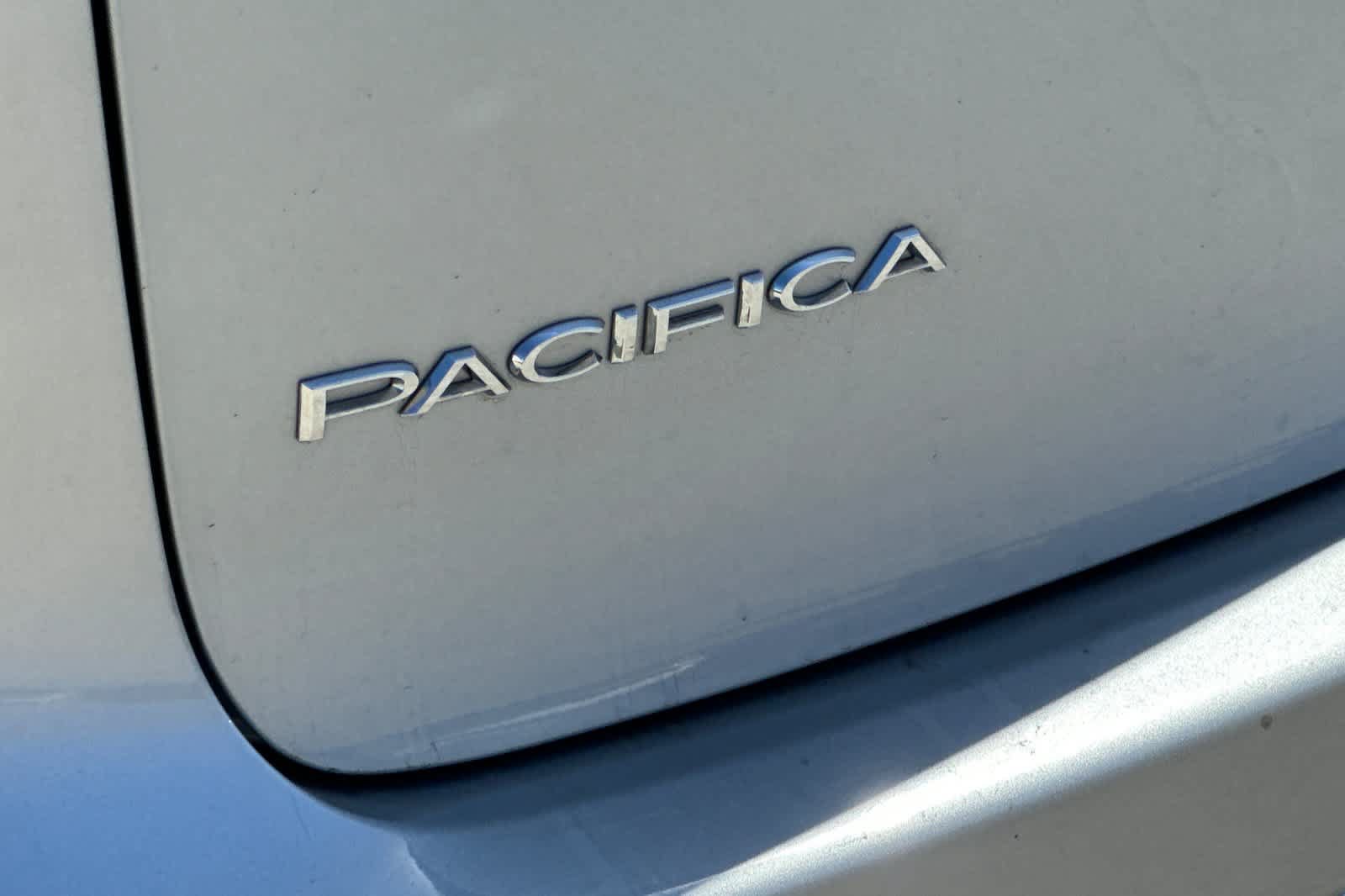 Used 2024 Chrysler Pacifica Limited FWD image 13