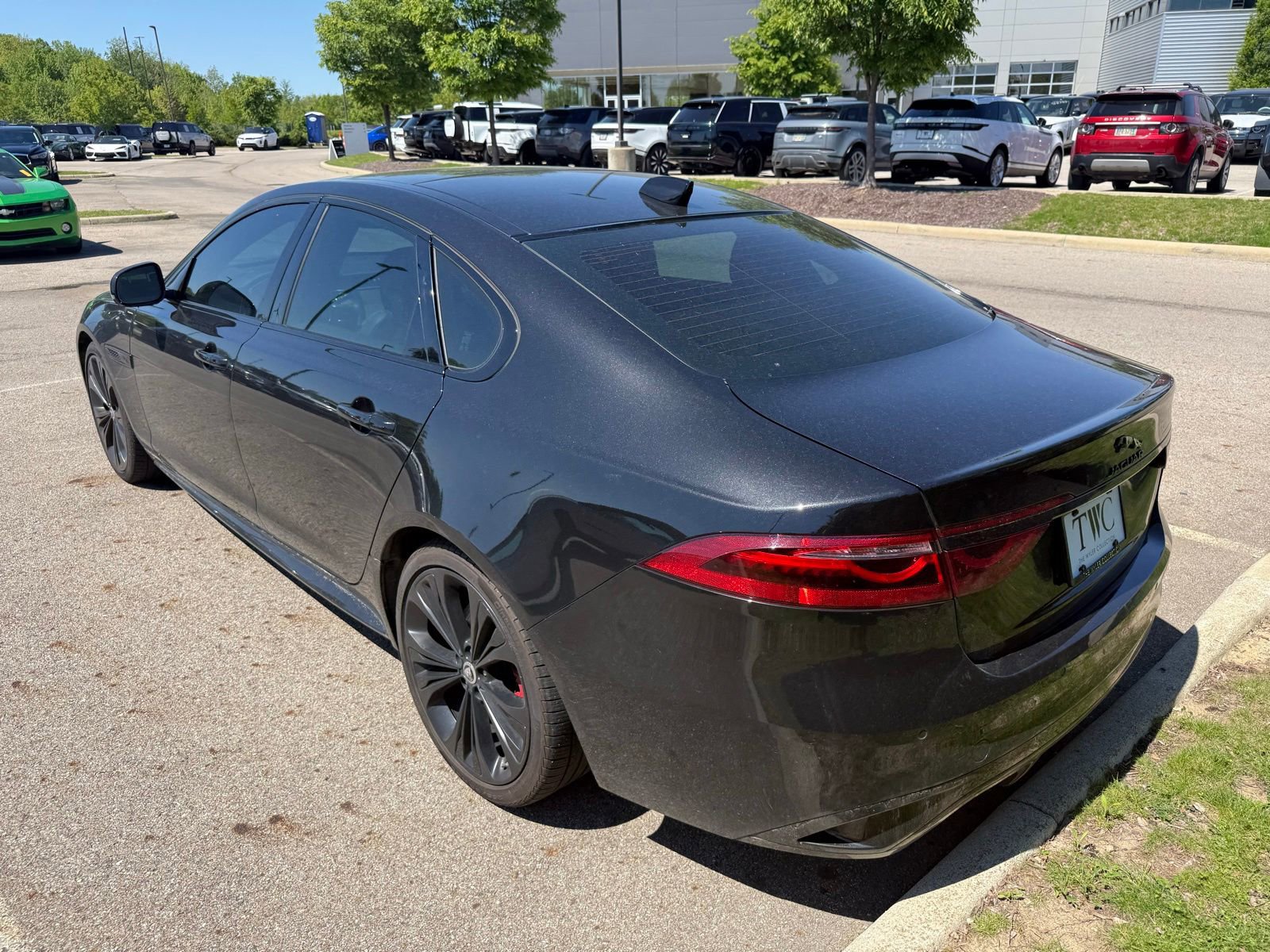 Used 2024 Jaguar XF R-Dynamic SE AWD/4WD image 7