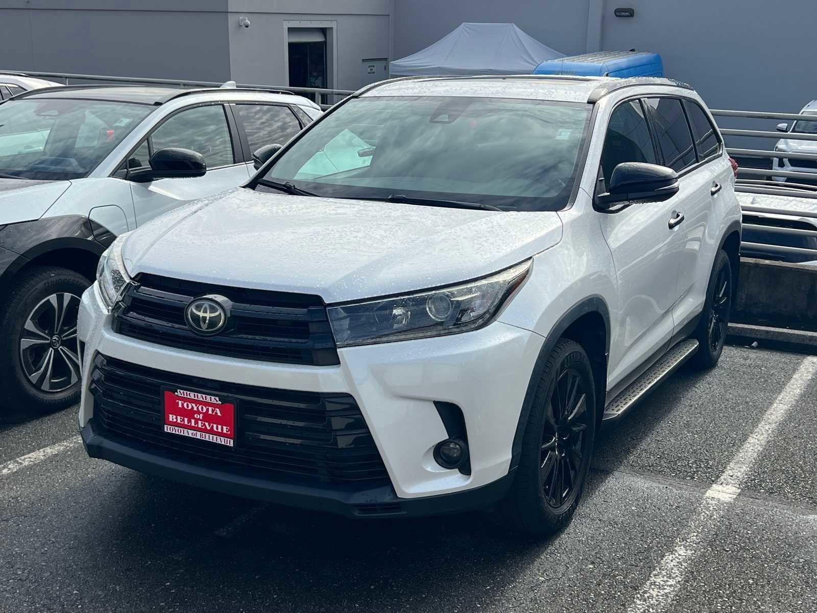Used 2019 Toyota Highlander SE w/ Nightshade Edition
