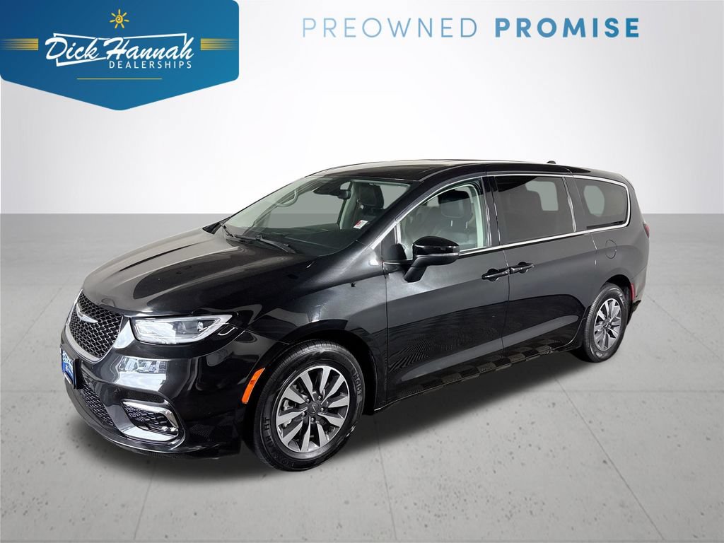 Used 2023 Chrysler Pacifica Touring-L FWD image 1