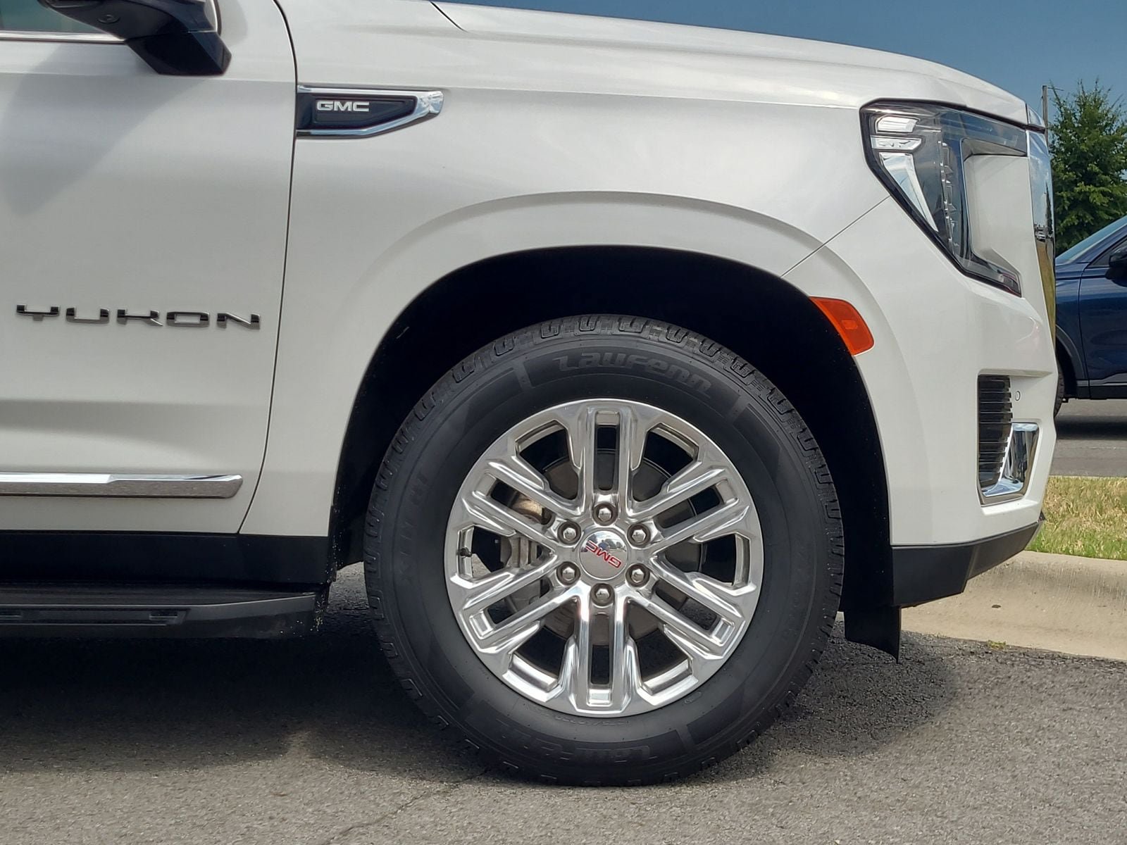 Used 2022 GMC Yukon SLT AWD/4WD image 9