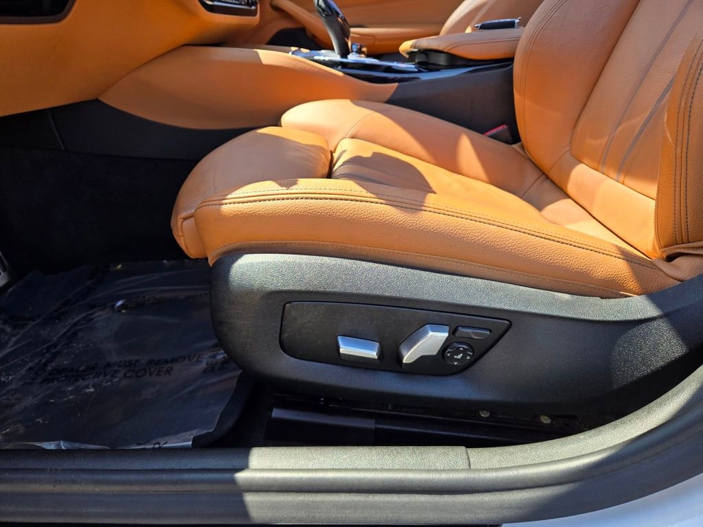 Used 2019 BMW 530e w/ M Sport Package image 28