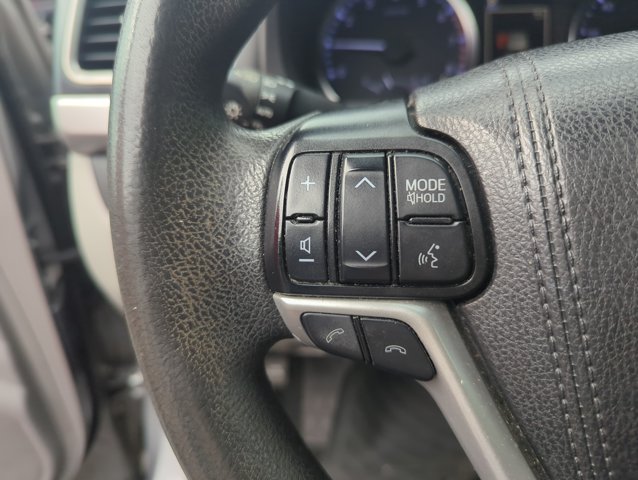 Used 2019 Toyota Highlander LE FWD image 12