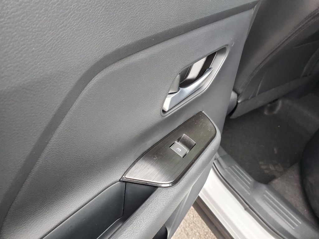 New 2026 Nissan Kicks SR w/ SR Premium Package FWD image 10