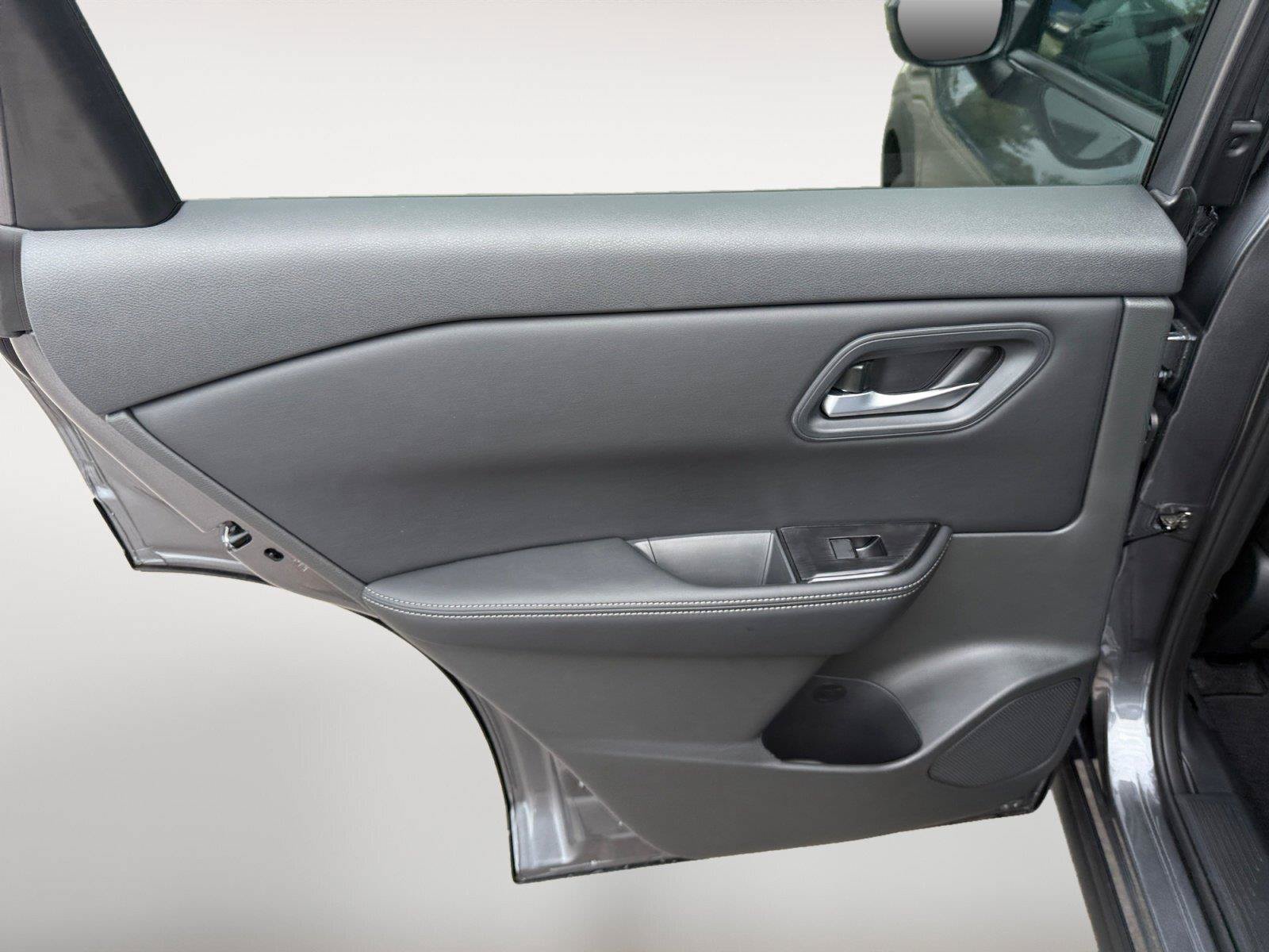 New 2026 Nissan Rogue SV AWD/4WD image 18