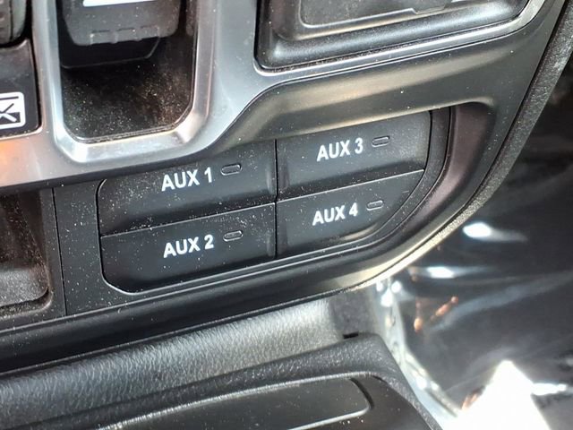 Used 2025 Jeep Gladiator Sport image 7