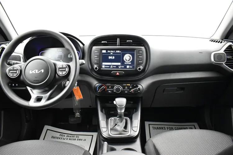 Used 2025 Kia Soul LX w/ LX Technology Package FWD image 19