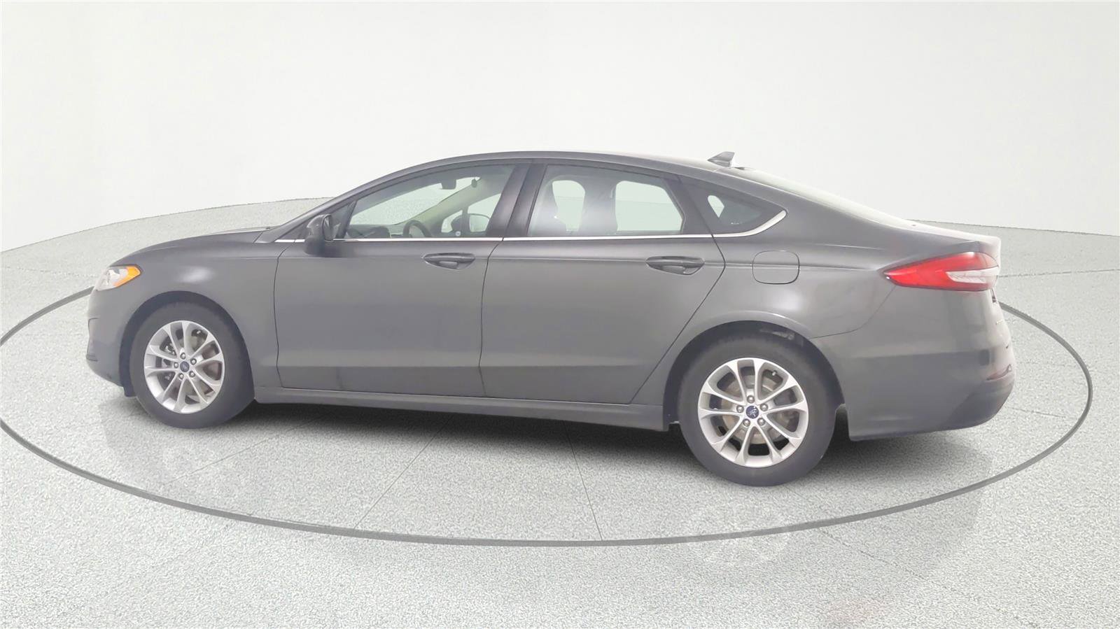 Used 2020 Ford Fusion SE image 3