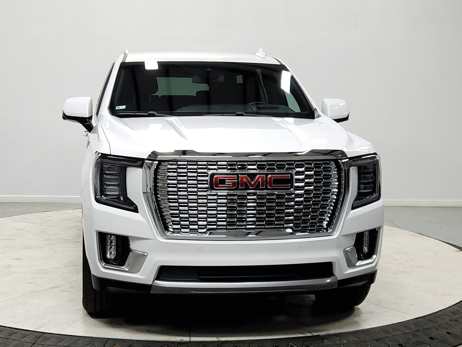 Used 2023 GMC Yukon Denali image 2