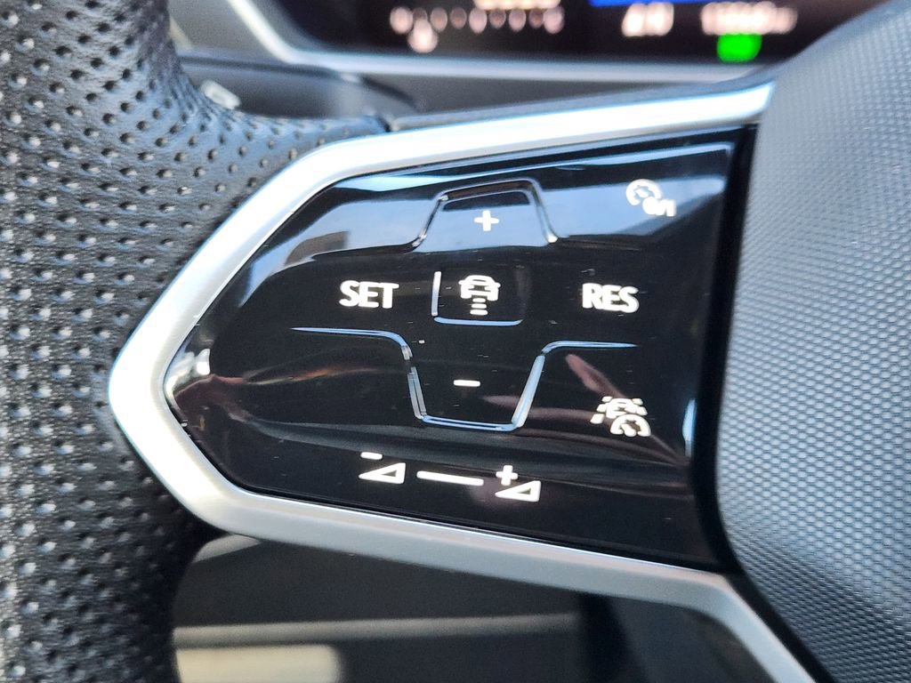 Certified 2024 Volkswagen Tiguan SE R-Line image 18