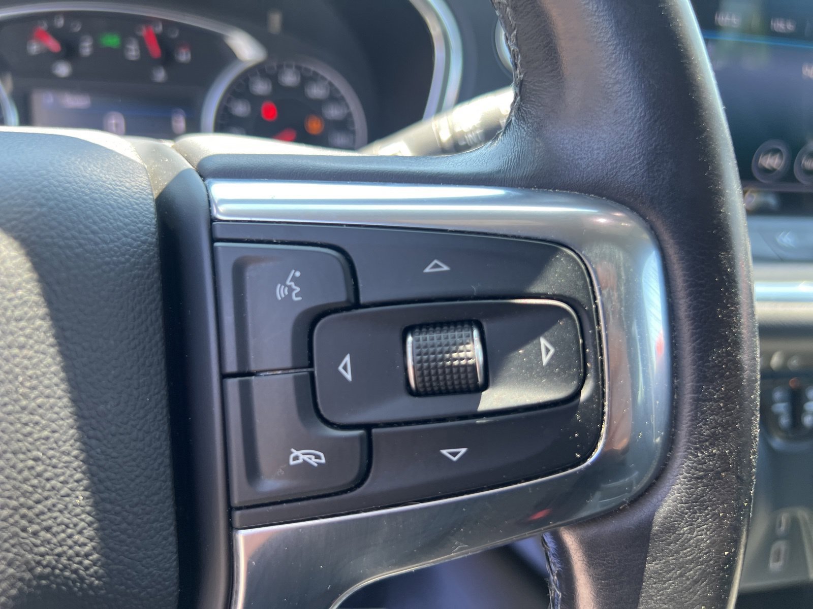 Used 2019 Chevrolet Blazer LT FWD image 28