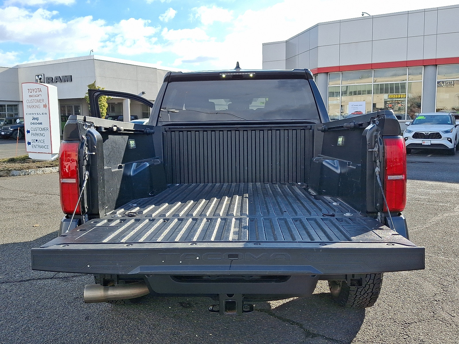 Certified 2024 Toyota Tacoma TRD Off-Road image 29