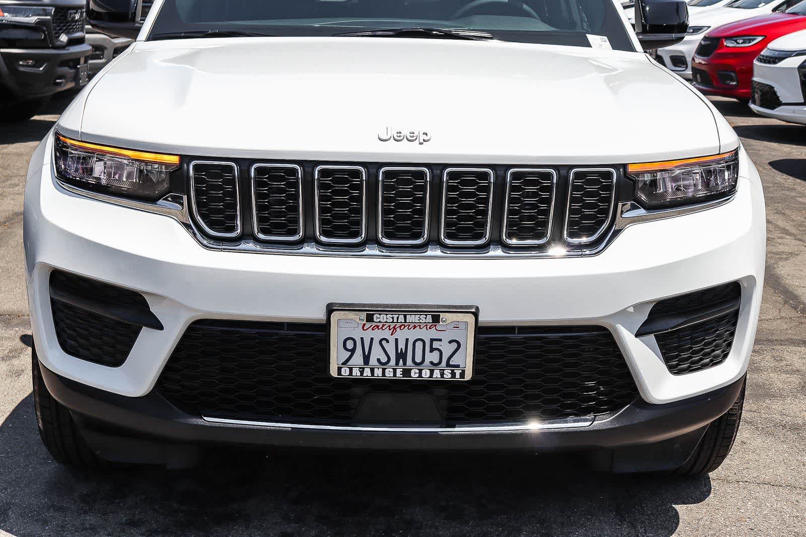Used 2025 Jeep Grand Cherokee Laredo X RWD image 8