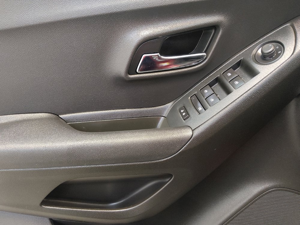 Used 2018 Chevrolet Trax LT w/ LT Convenience Package image 27