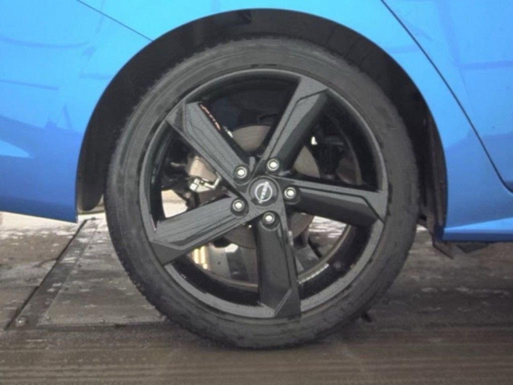 Used 2025 Nissan Sentra SR w/ SR Premium Package image 20