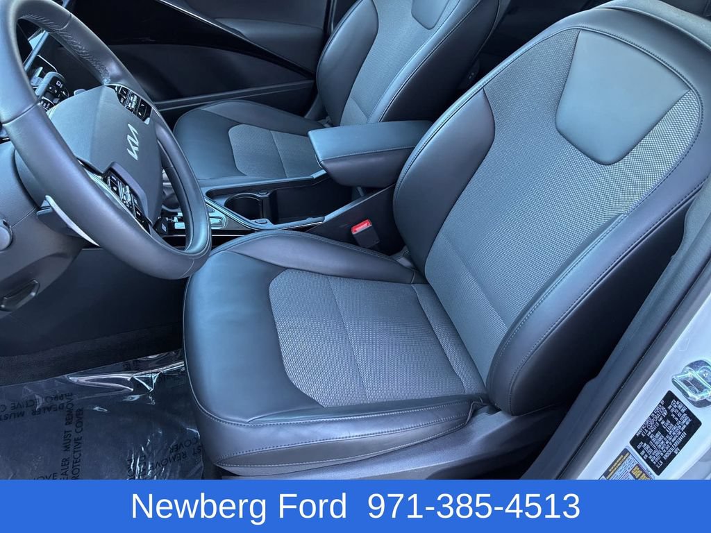 Used 2024 Kia Niro EX FWD image 27