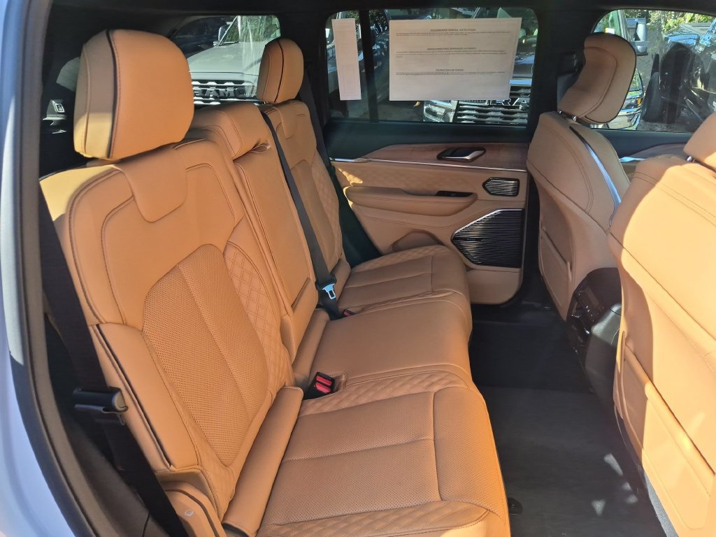 New 2027 Jeep Grand Cherokee Summit AWD/4WD image 15