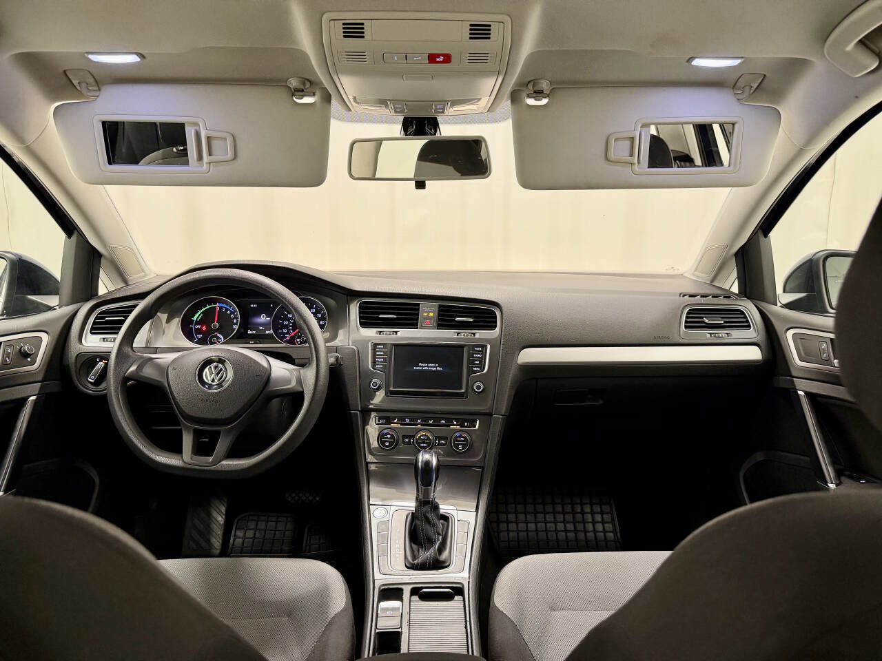 Used 2016 Volkswagen e-Golf SE w/ DC Fast Charging Package image 31