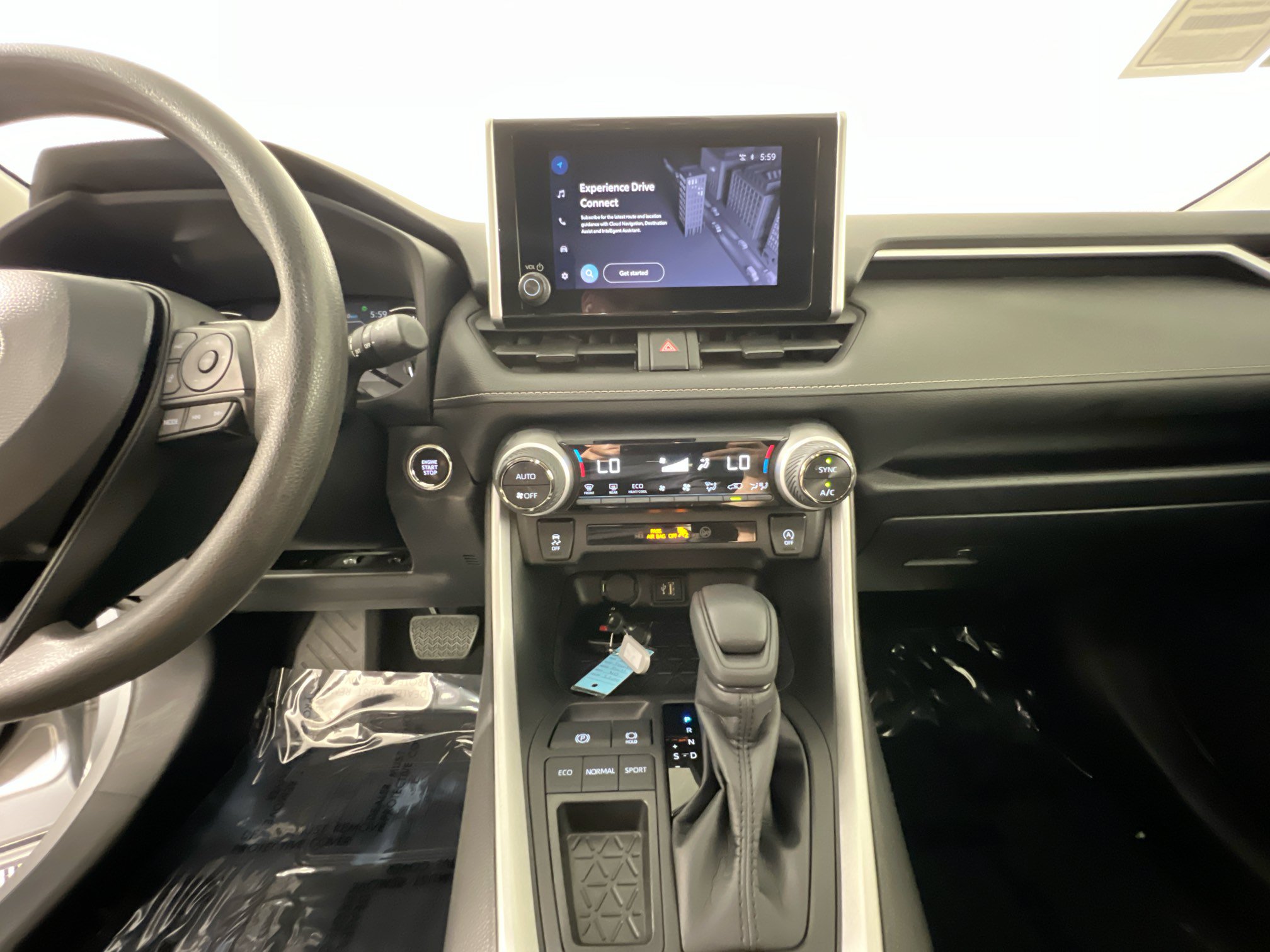 Used 2025 Toyota RAV4 XLE FWD image 25