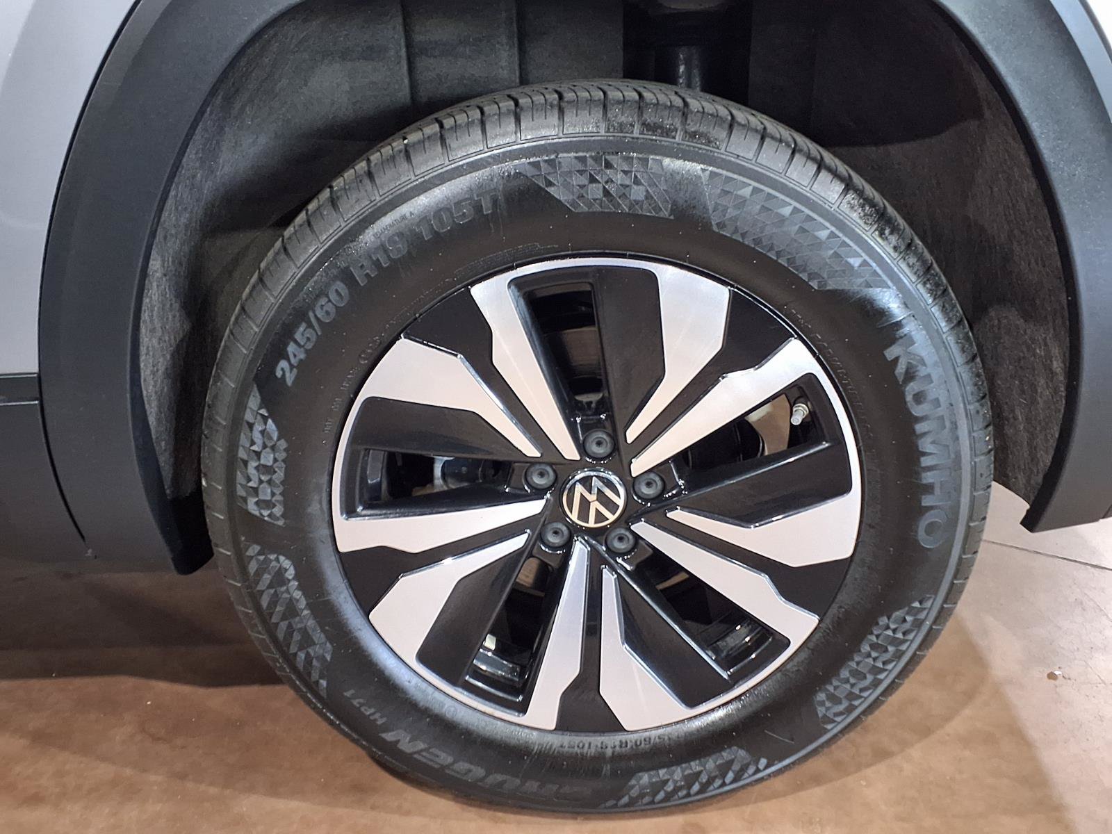 Used 2024 Volkswagen Atlas Cross Sport SE AWD/4WD image 7