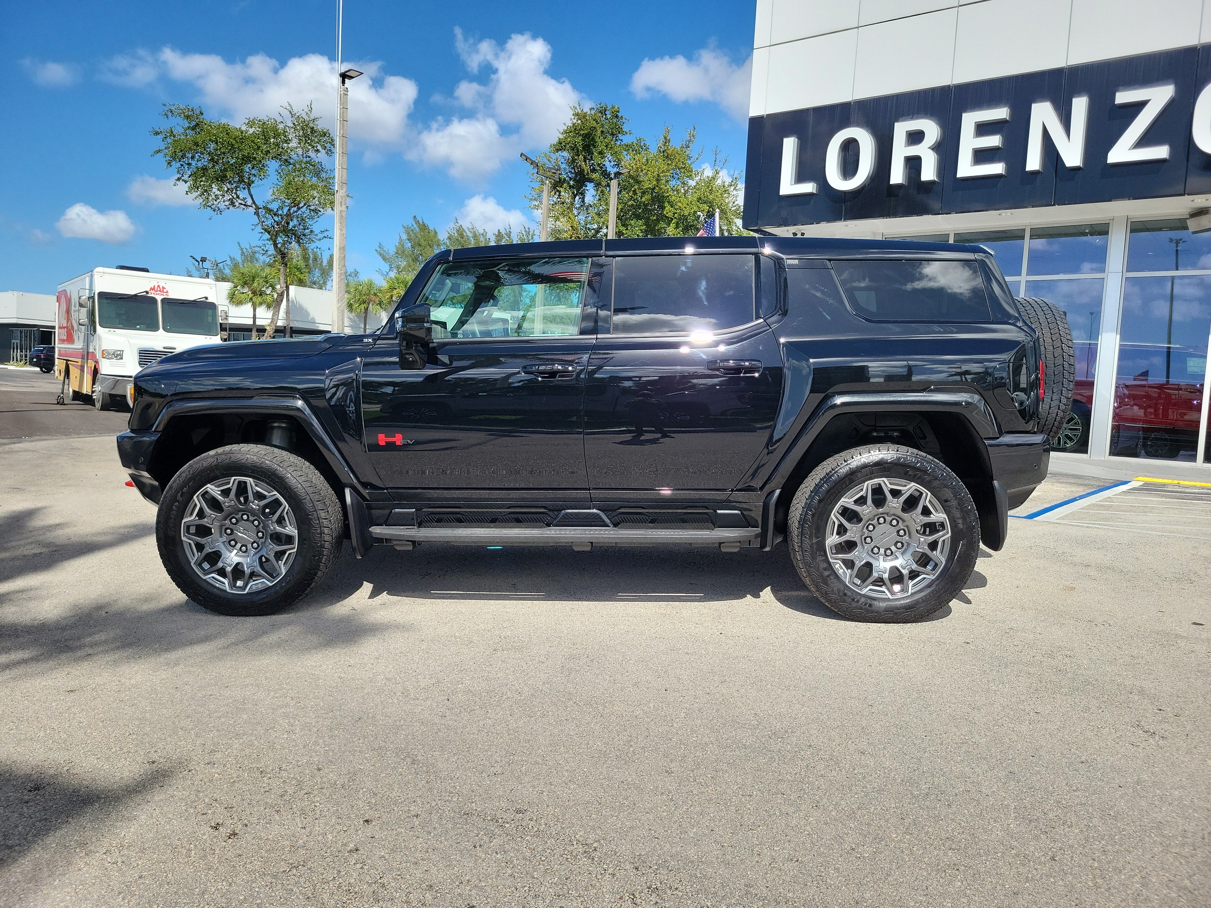 Used 2024 GMC Hummer EV 3X w/ LPO, Sport Package AWD/4WD image 8