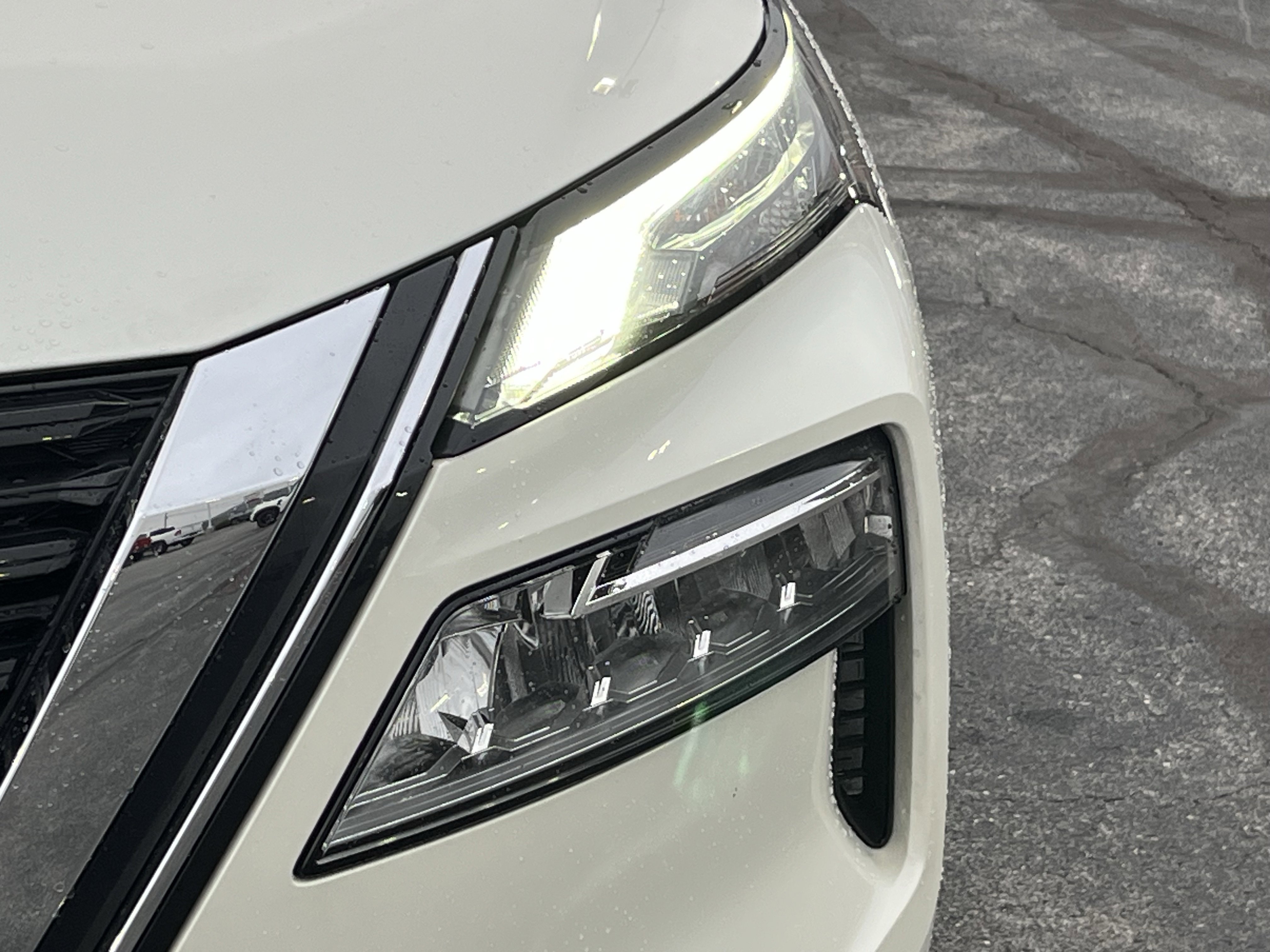 Used 2023 Nissan Rogue SL w/ SL Premium Package image 11