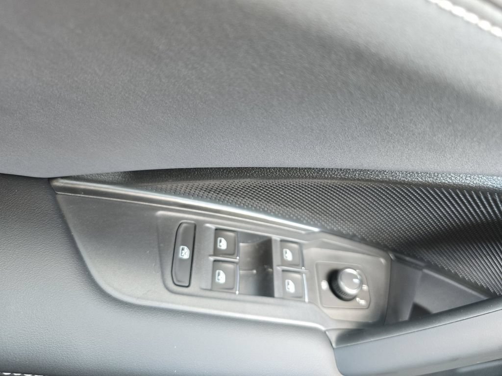 New 2026 Volkswagen Tiguan SE FWD image 24