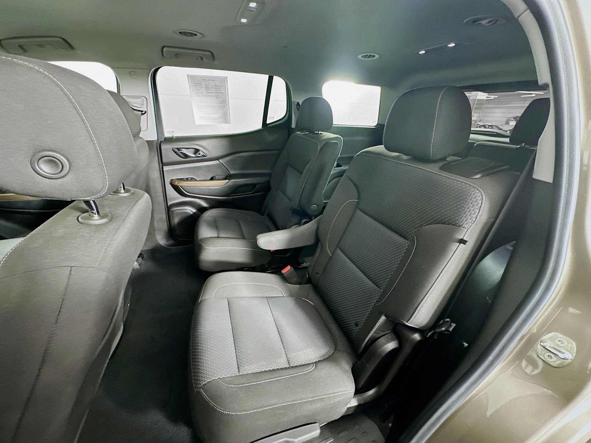 Used 2023 GMC Acadia SLE image 28