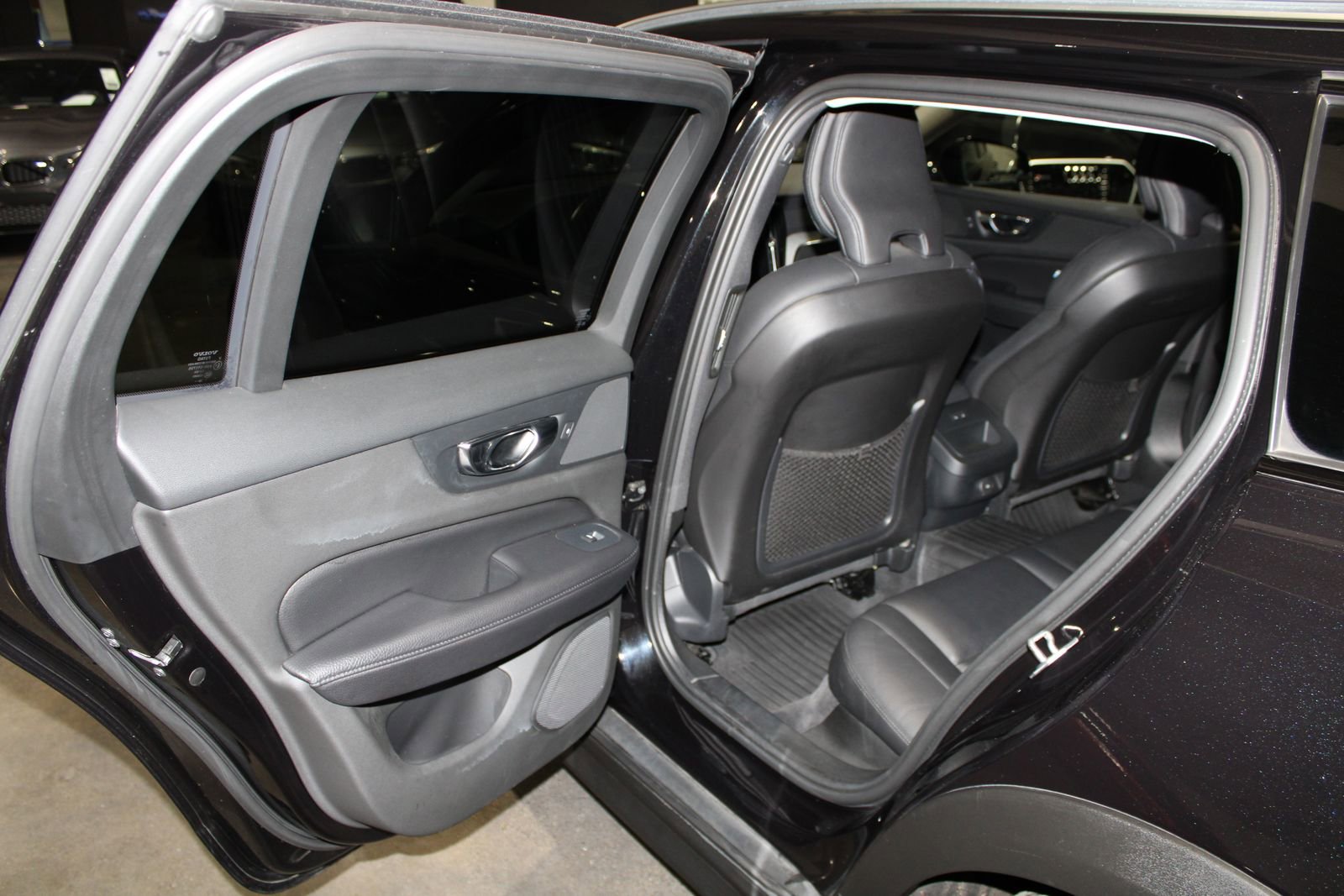 Used 2021 Volvo V60 T5 Cross Country w/ Climate Package image 14