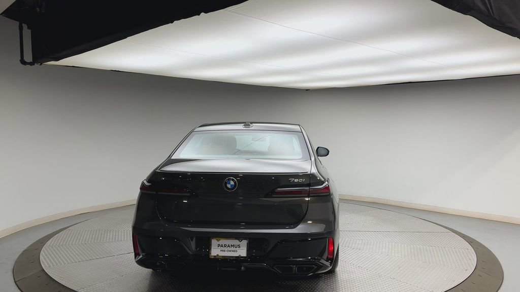 Used 2024 BMW 760i xDrive w/ Executive Package AWD/4WD image 3