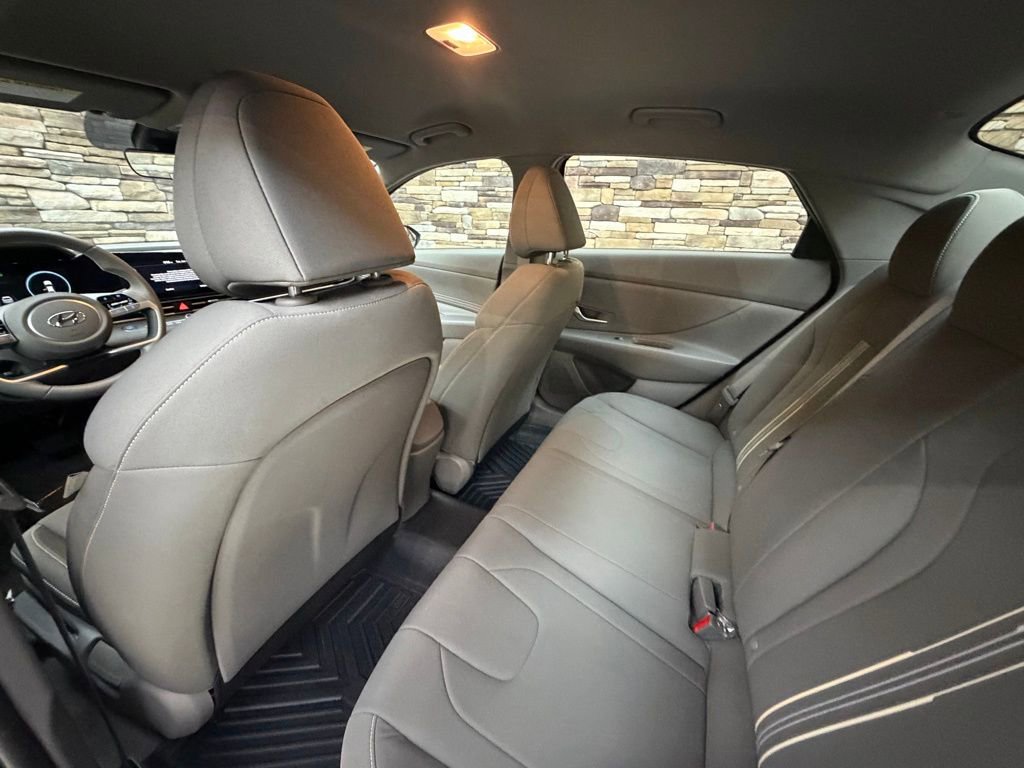 Certified 2023 Hyundai Elantra SEL w/ Convenience Package image 26