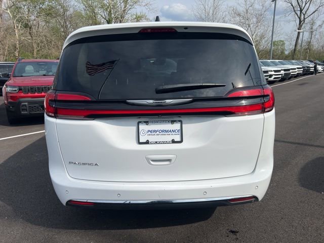 Used 2024 Chrysler Pacifica Touring-L FWD image 33