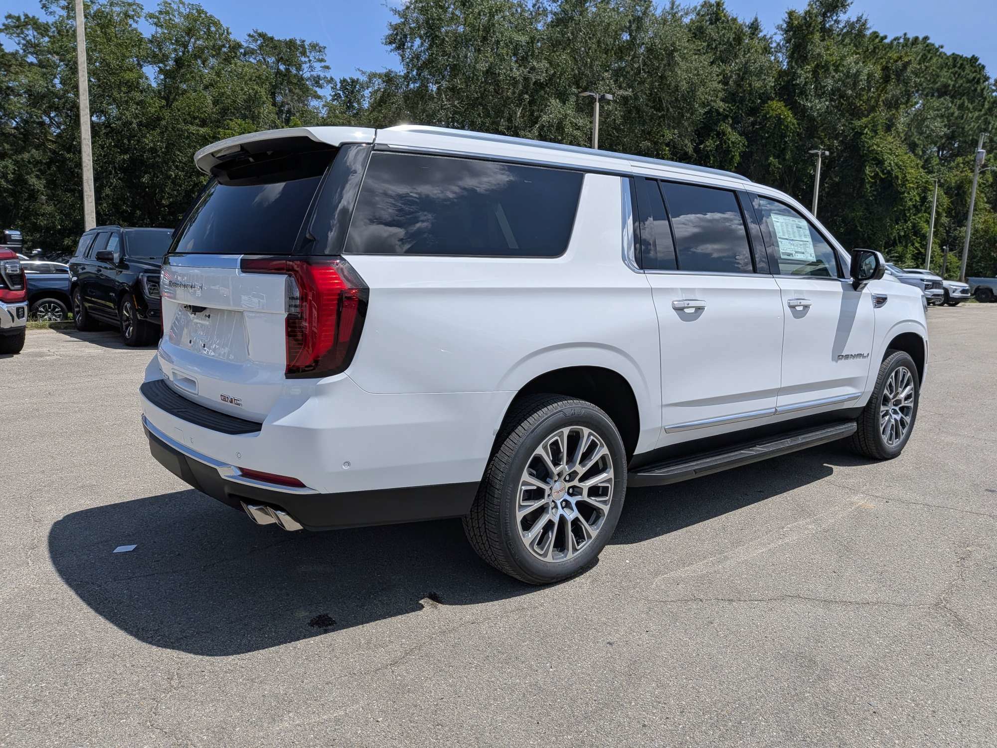 New 2026 GMC Yukon XL Denali w/ Advanced Technology Package AWD/4WD image 4