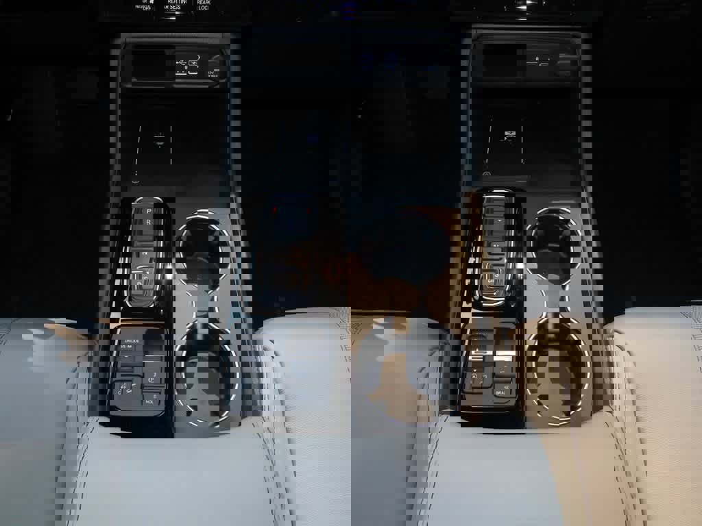 New 2025 Honda Pilot Touring image 24