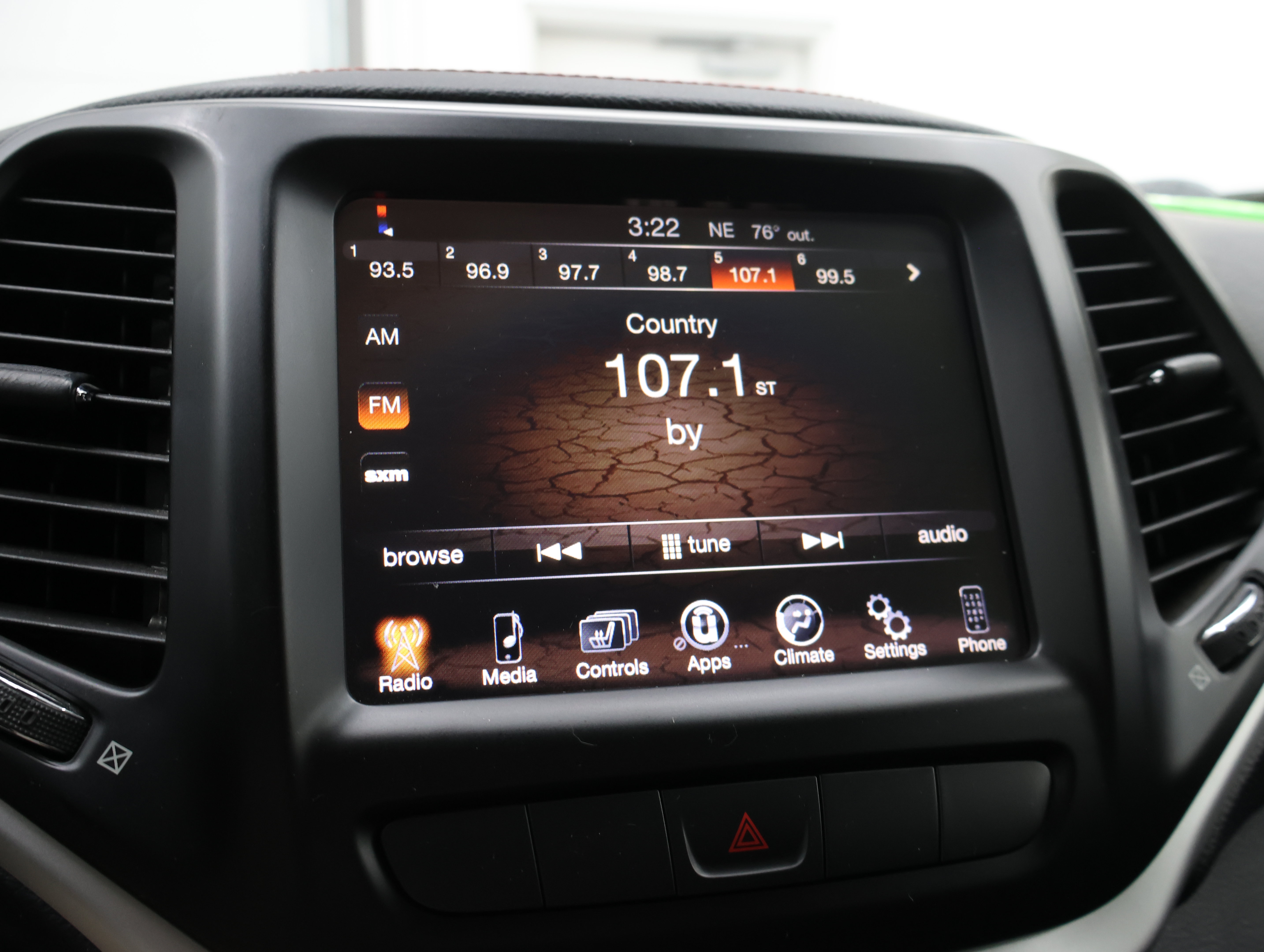 Used 2015 Jeep Cherokee Trailhawk w/ Leather Interior Group AWD/4WD image 46