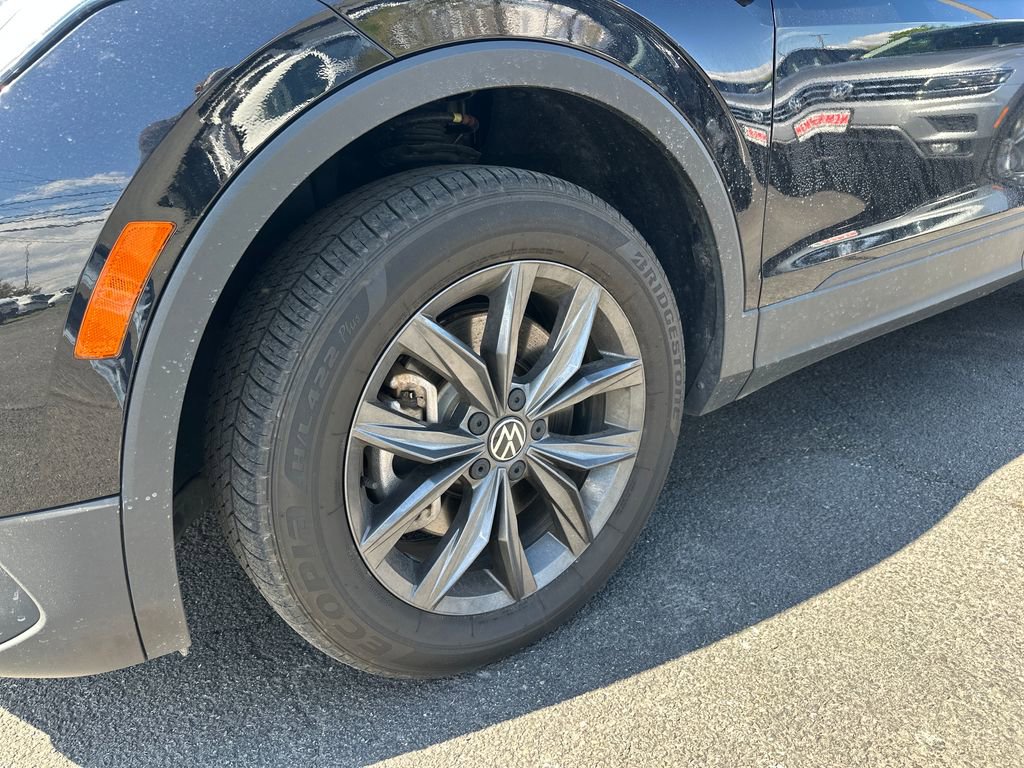Certified 2022 Volkswagen Tiguan SE AWD/4WD image 2