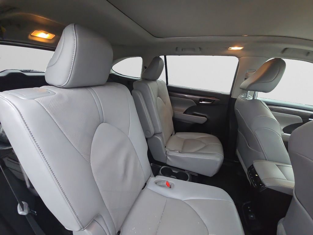 Used 2020 Toyota Highlander Platinum AWD/4WD image 14