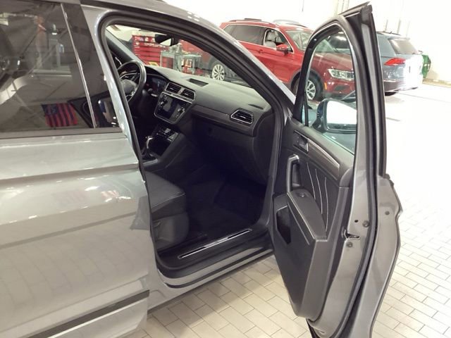 Certified 2023 Volkswagen Tiguan SE R-Line FWD image 21