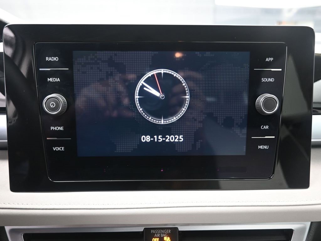 Used 2025 Volkswagen Taos SE image 11