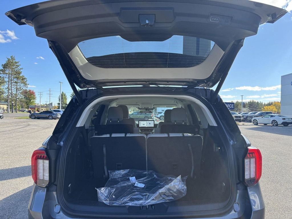 New 2026 Ford Explorer Active w/ Active Comfort Package AWD/4WD image 17