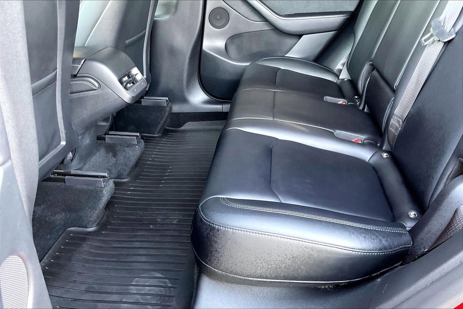 Used 2022 Tesla Model Y Long Range image 17