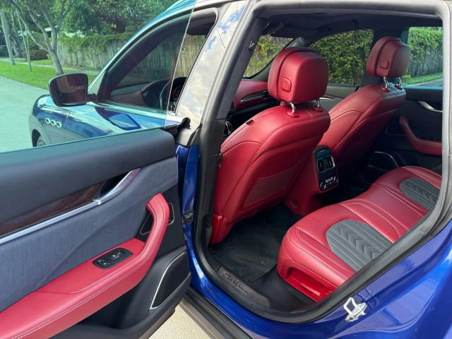 Used 2018 Maserati Levante GranLusso image 13