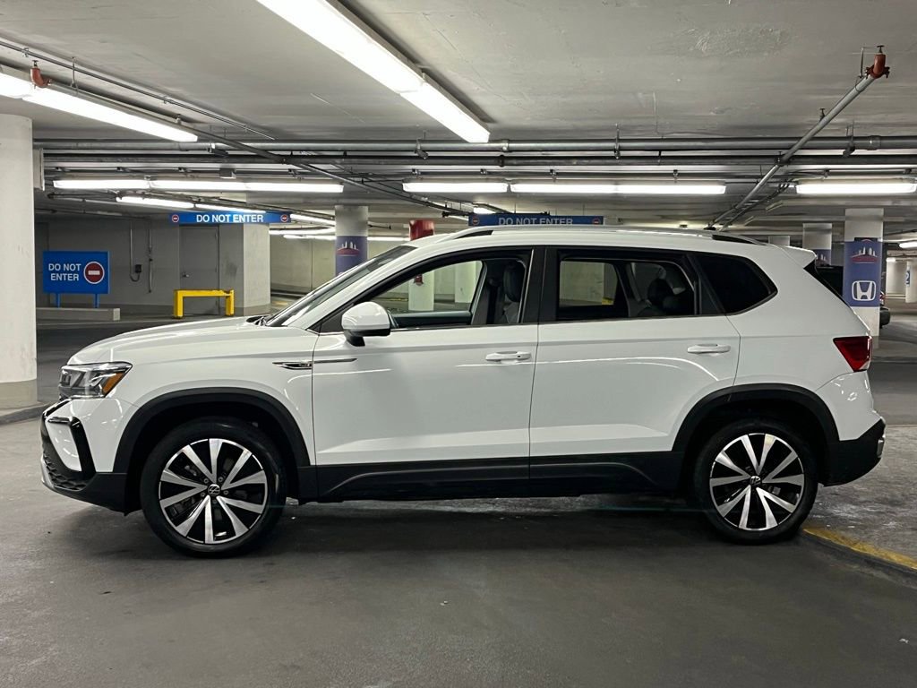 Certified 2023 Volkswagen Taos SE w/ Panoramic Sunroof Package image 32
