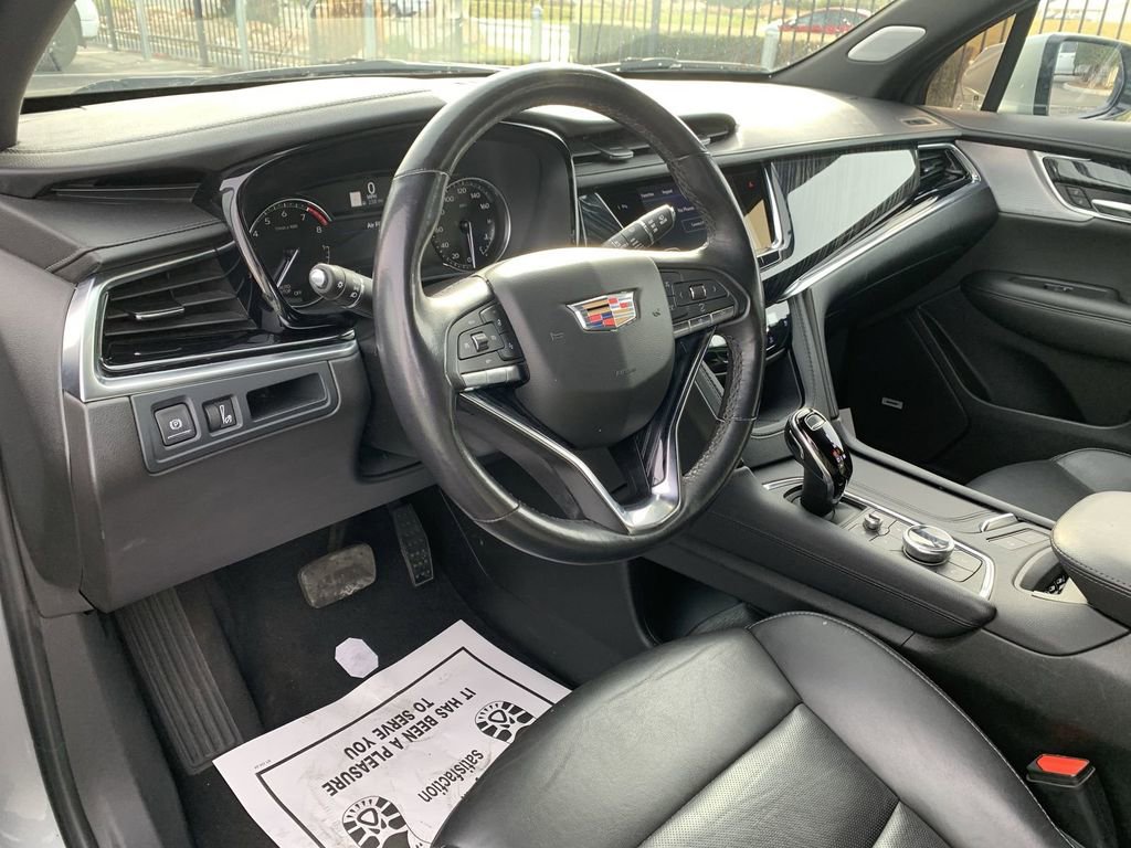 Used 2023 Cadillac XT6 Premium Luxury image 7
