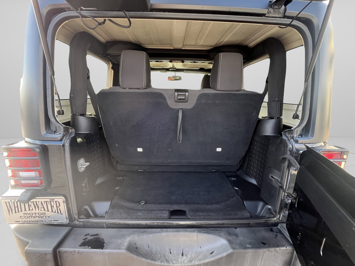 Used 2016 Jeep Wrangler Rubicon w/ Power Convenience Group AWD/4WD image 11