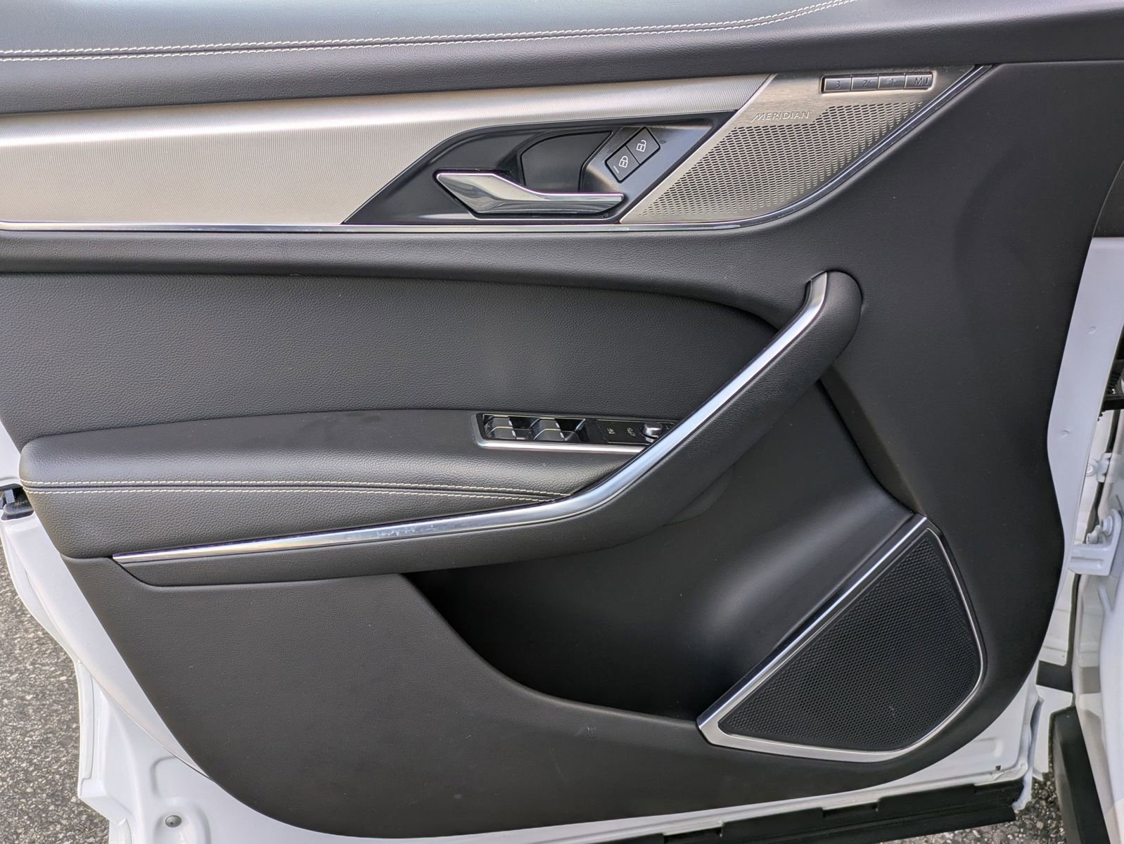 Used 2024 Jaguar F-PACE R-Dynamic S image 20