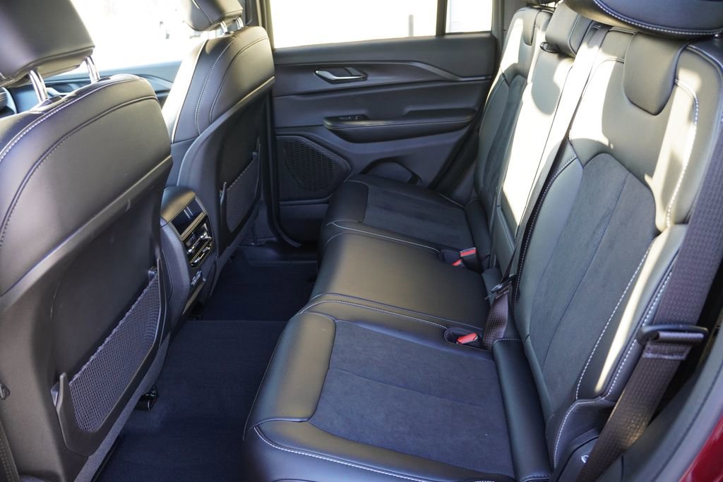 Certified 2025 Jeep Grand Cherokee Altitude image 17