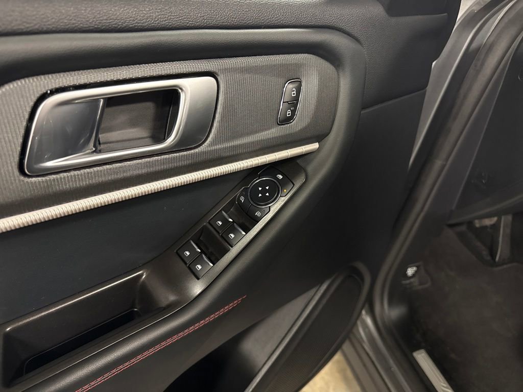 Used 2025 Ford Explorer ST-Line w/ ST-Line Street Pack image 12