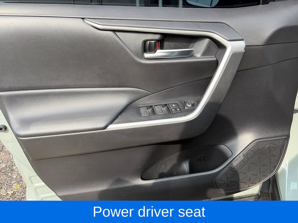 Used 2022 Toyota RAV4 XLE w/ Convenience Package AWD/4WD image 17
