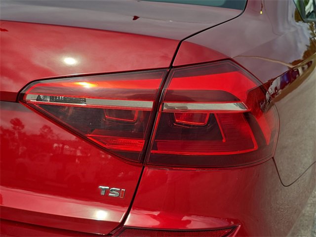 Used 2019 Volkswagen Passat 2.0T Wolfsburg w/ Wheels & Sunroof Package image 8